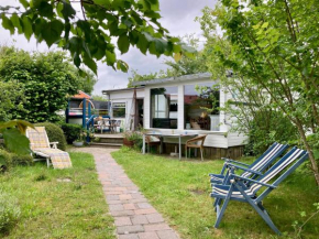 Het kleine Huis mobile home by the harbour and the Lauwersmeer
